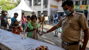 Jumătate de miliard de oameni, ameninţaţi de sărăcie. Avertismentul îngrijorător venit de la Oxford