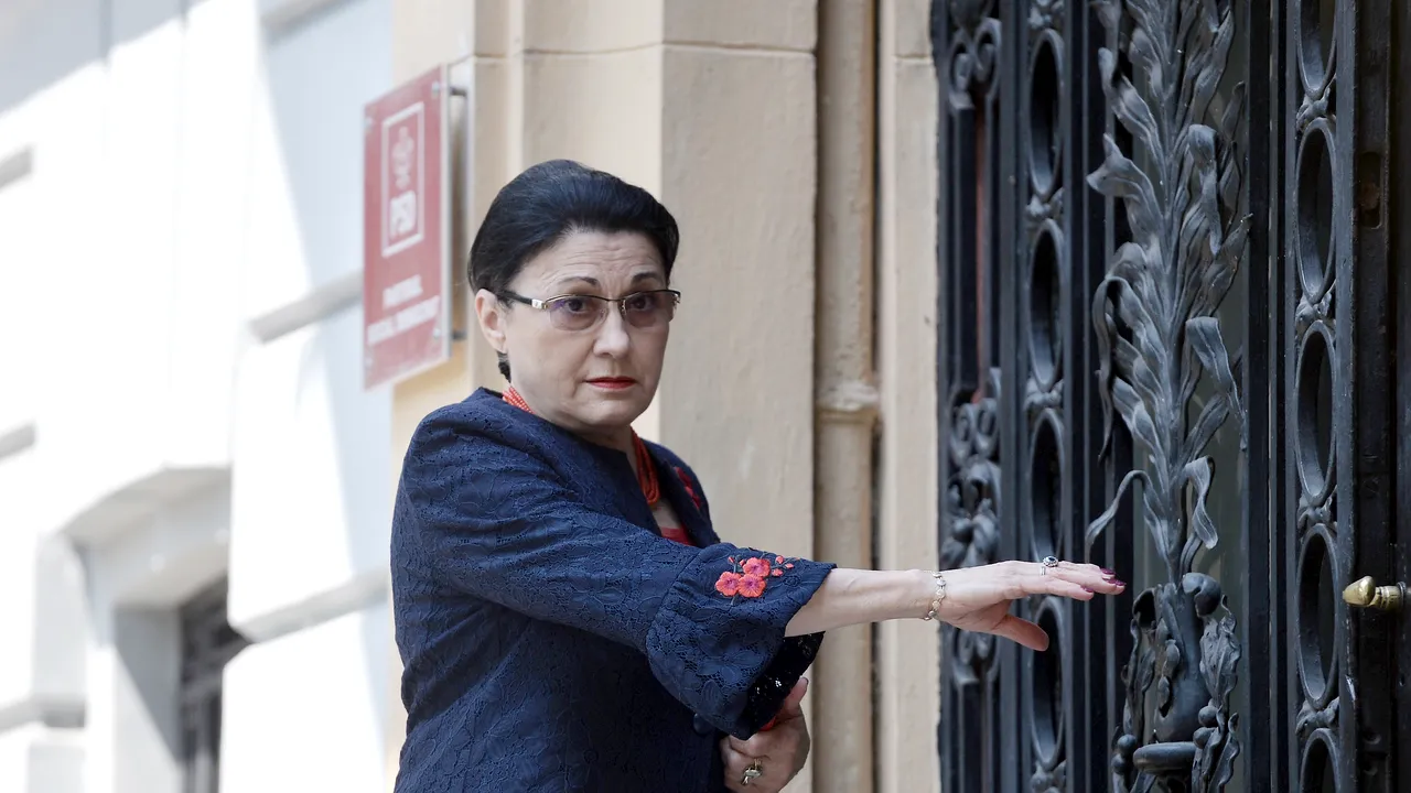 Iohannis anunţă o decizie rapidă referitor la propunerea pentru portofoliul Afacerilor Europene, dar nu şi la Educaţie: Andronescu mi-a spus că nu va merge la minister, deoarece lucrurile nu merg bine