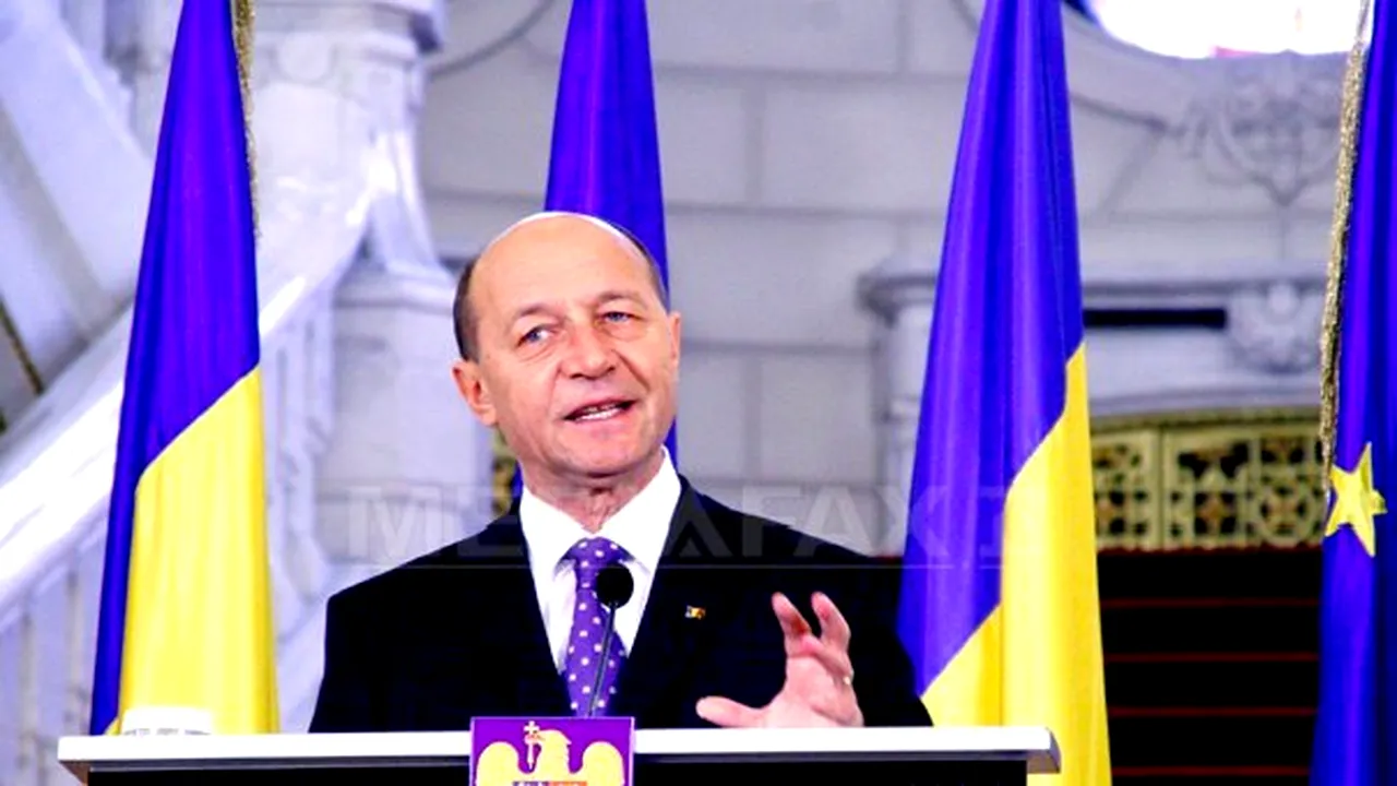 Băsescu, aleşilor PDL: Nu puteţi cere reducerea pensiilor şi să nu renunţaţi la privilegii