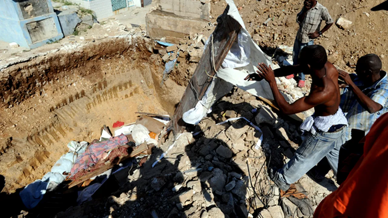 Haiti: 70.000 de cadavre au fost înhumate în gropi comune