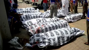 ALEGERI SÂNGEROASE în Pakistan: Cinci atentate au avut loc în cursul scrutinului parlamentar. 17 oameni au murit