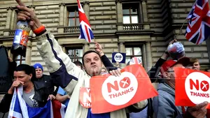 Cel puţin 11 persoane, reţinute în urma violenţelor izbucnite în Scoţia după referendum