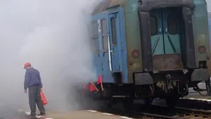 Locomotiva unui tren care circula pe ruta Bârlad - Galaţi a luat foc