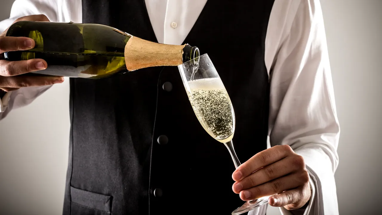 Şampania pierde teren în faţa variantelor mai ieftine sau a celor fără alcool