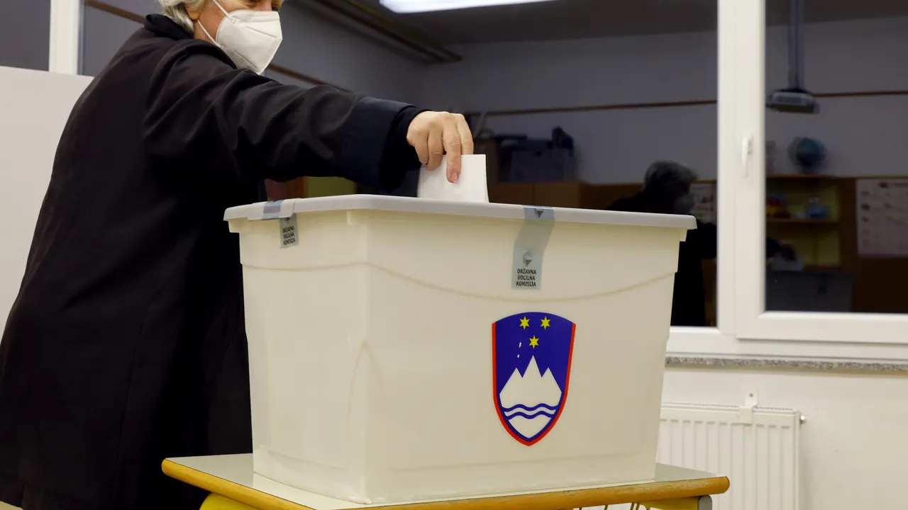 Rezultate parţiale: Anze Logar şi Natasa Pirc Musar, în turul doi al prezidenţialelor din Slovenia