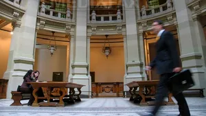 BNR respinge la CEC doi vicepreşedinţi fără experienţă bancară, propuşi de PDL. Unul dintre ei este fiul prefectului de Cluj