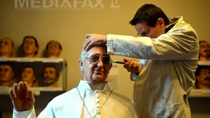 Papa Francisc, la muzeul figurilor de ceară din Roma. Cum arată statuia - FOTO