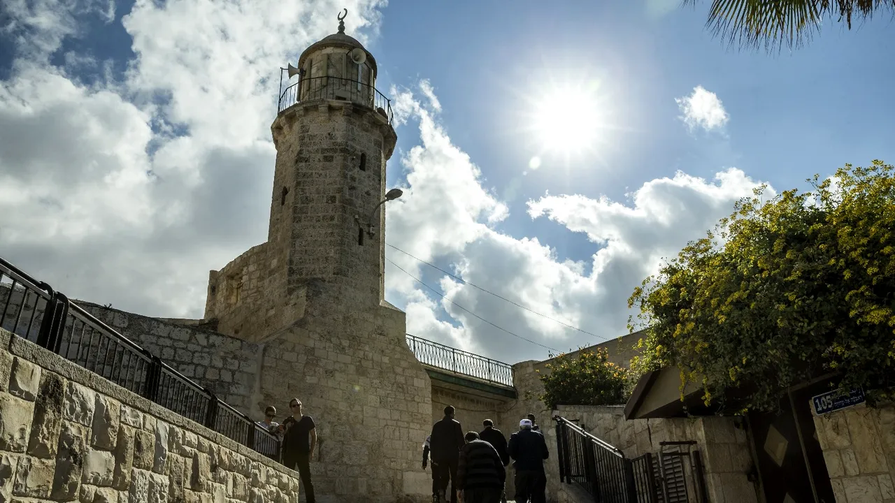 Creştinii din Ierusalim fac scut în jurul Bisericii Armeneşti ca să nu fie ştearsă din Oraşul Vechi