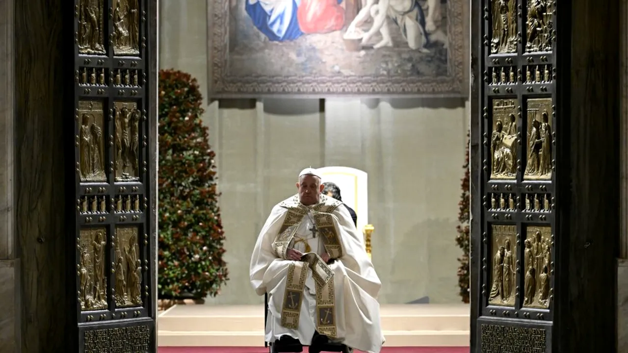 Papa Francisc, stare stabilă și îmbunătățire treptată în urma terapiei