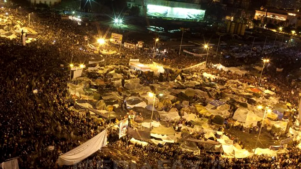 Mubarak şi-ar putea anunţa demisia în această seară. Mii de oameni aşteaptă discursul în piaţa Tahrir - VIDEO