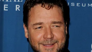 Russell Crowe: În prezent, ţinta lui Robin Hood ar fi mass-media