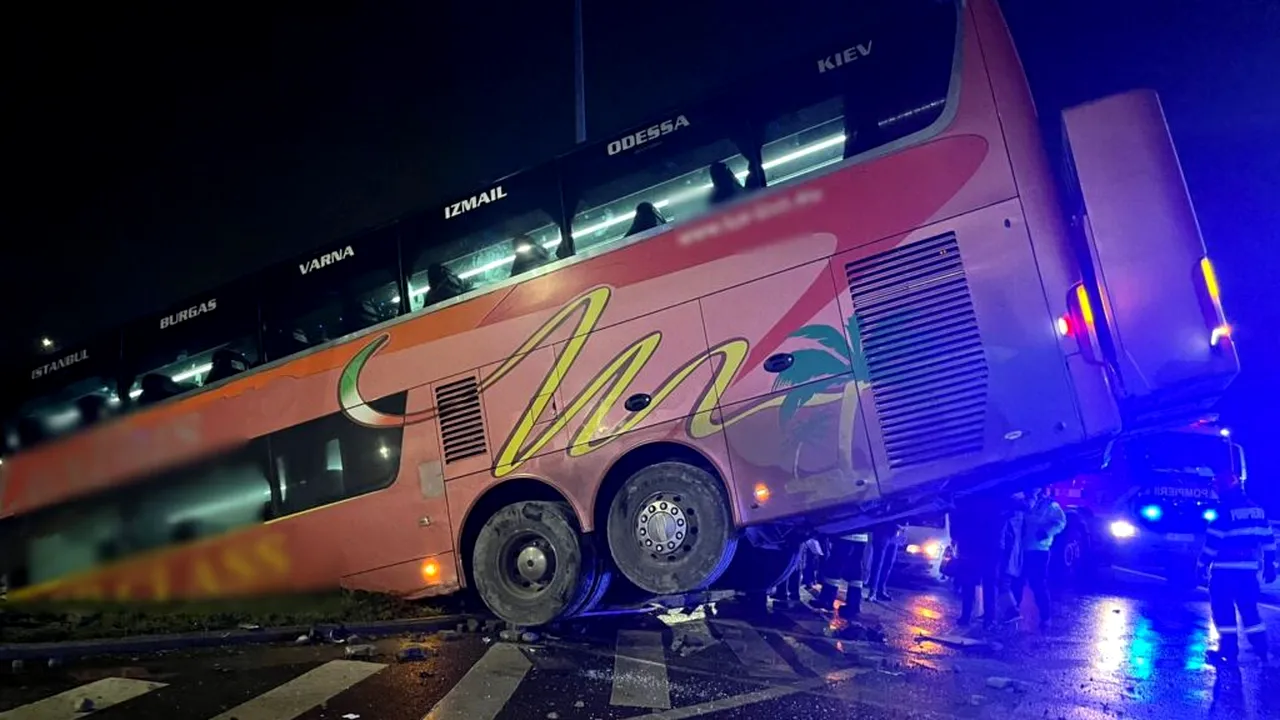 Plan roșu de intervenție în Brăila! Un autobuz cu 24 de pasageri s-a răsturnat / Cîți pasageri ajung în spital. VIDEO