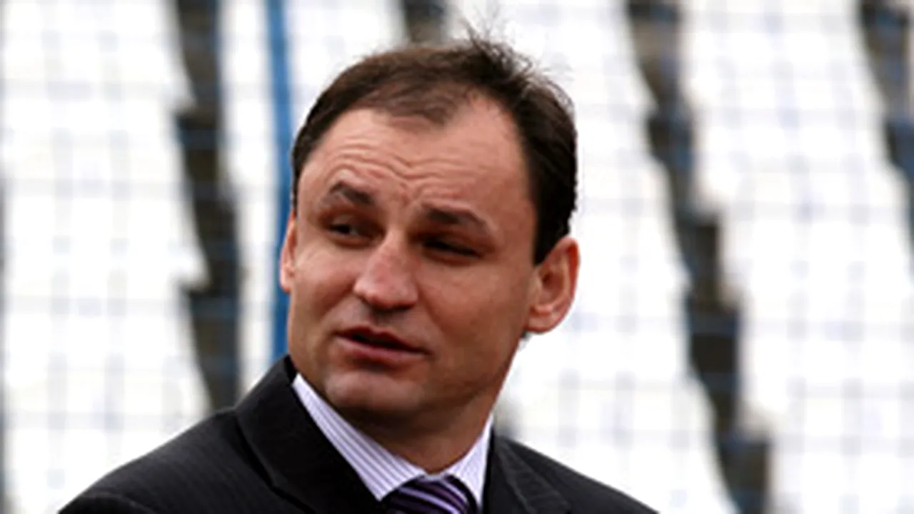 COM: Doboş are dreptate: Trăim în junglă, iar el sare prin pomi, Rocar, Poli Timişoara, 