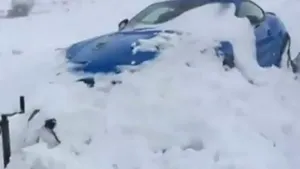 Ninsori neobişnuite în Spania: Sute de maşini au rămas blocate în zăpadă - VIDEO