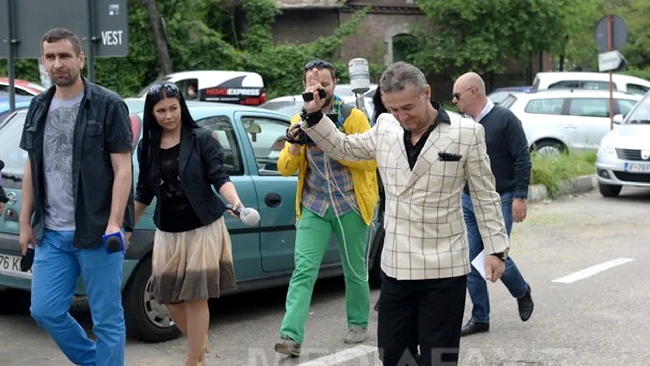 Reghecampf şi mai mulţi jucători stelişti s-au întâlnit cu Becali