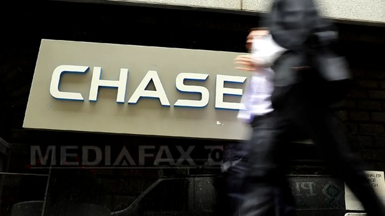 Banca JPMorgan cere angajaţilor să contribuie la plata unei amenzi de 500 milioane lire