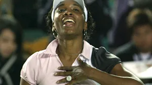 Venus Williams o răzbună pe Serena. Salvează o minge de meci şi o învinge pe Vinci, calificându-se în FINALĂ la Wuhan