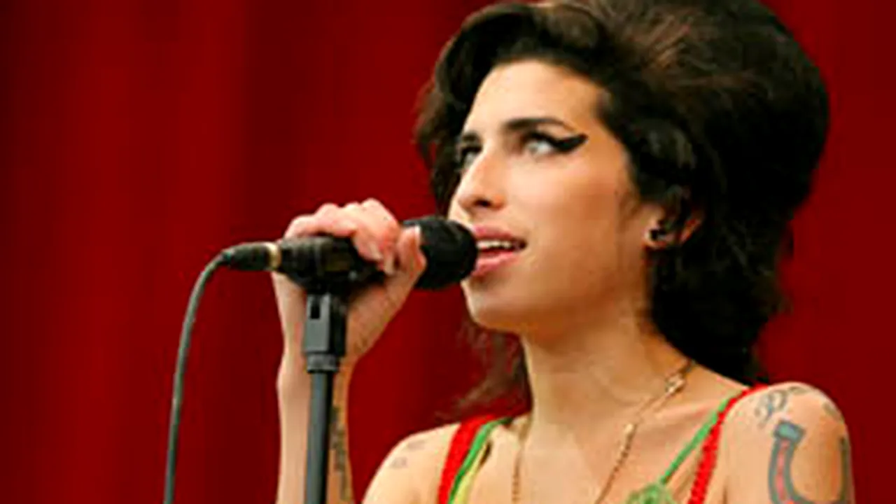 Amy Winehouse, arestată pentru consum de marijuana