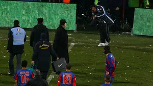 FOCUS: Fără monede şi chei pe stadionul Steaua, dar cu zăpadă în tribune