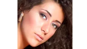 Diana Popistaşu, câştigătoarea Miss Earth România, renunţă la titlu în favoarea Iuliei Dumitrescu