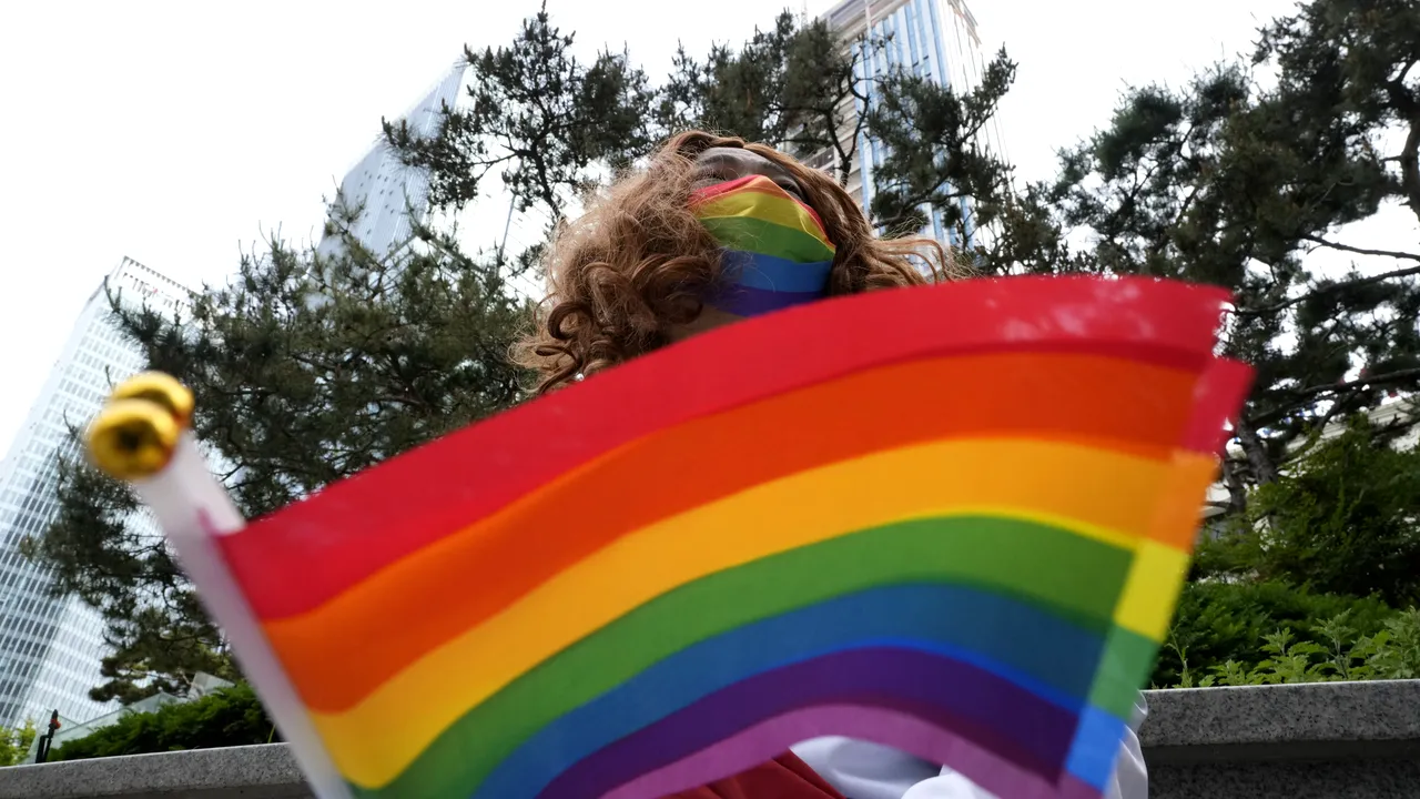 Rusia: Ministerul Justiţiei cere Curţii Supreme „interzicerea mişcării internaţionale LGBT”
