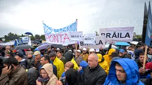 Mitingul PNL din timpul moţiunii, încheiat după două ore. Copreşedinţii Vasile Blaga şi Alina Gorghiu au lipsit de la manifestaţie - FOTO, VIDEO