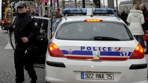 Români, reţinuţi de poliţie în Franţa, la locul de muncă