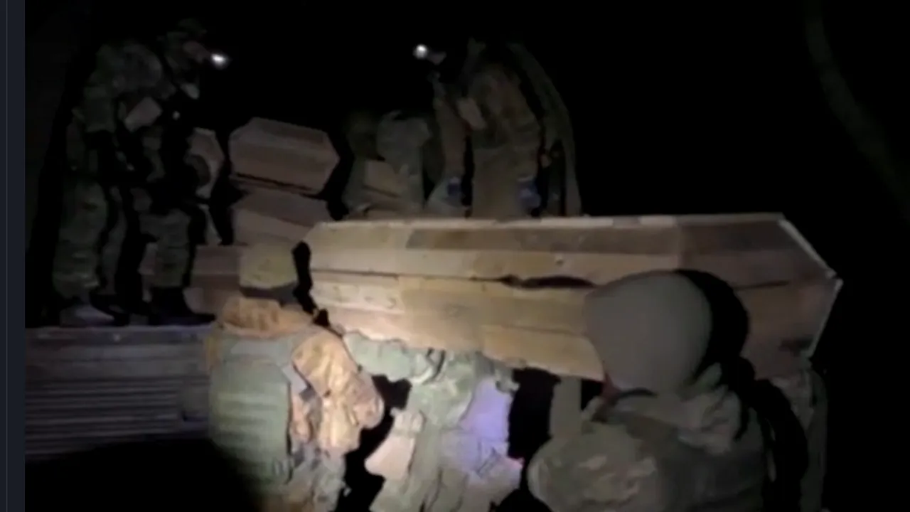 Prigojin laudă armata ucraineană, în timp ce încarcă în camion cadavrele morţilor