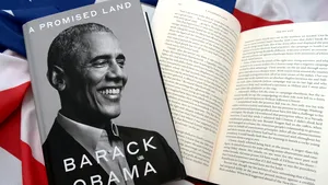 Recorduri peste recorduri: Cartea „Pământul făgăduiţei” a lui Obama a fost vândută în peste 1,7 milioane de exemplare în prima săptămână de la lansare