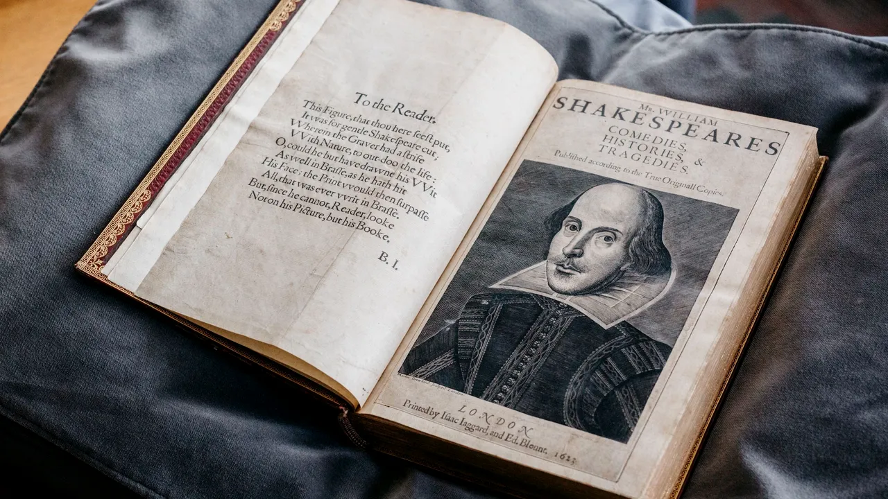 O primă ediţie a unei cărţi scrisă de Shakespeare în 1623 a fost expusă