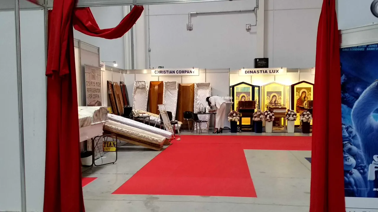 Cine a pus ”fun” în Expo Funerare