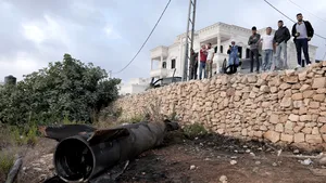 Israelul urmează să lanseze un atac masiv, care ar putea viza instalaţiile petroliere ale Iranului / Lupte intense între trupele israeliene şi Hezbollah în sudul Libanului / Reuniune de urgenţă a Consiliului de Securitate al ONU după atacul Iranului