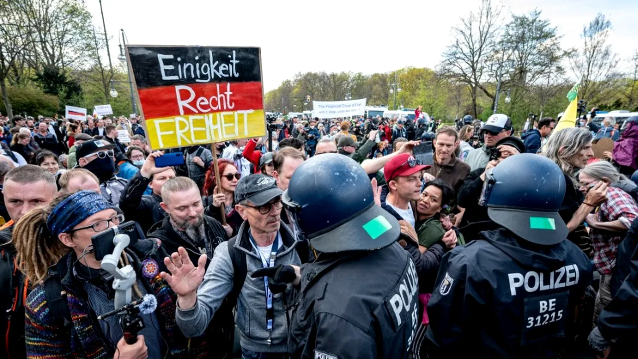 Confruntări între forţele de ordine şi protestatari, în centrul Berlinului