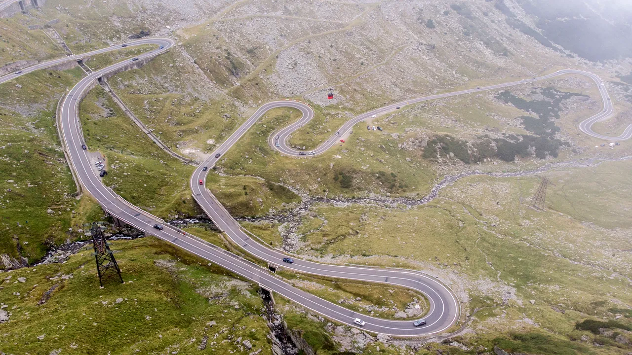 Circulaţia pe Transfăgărăşan se va deschide vineri