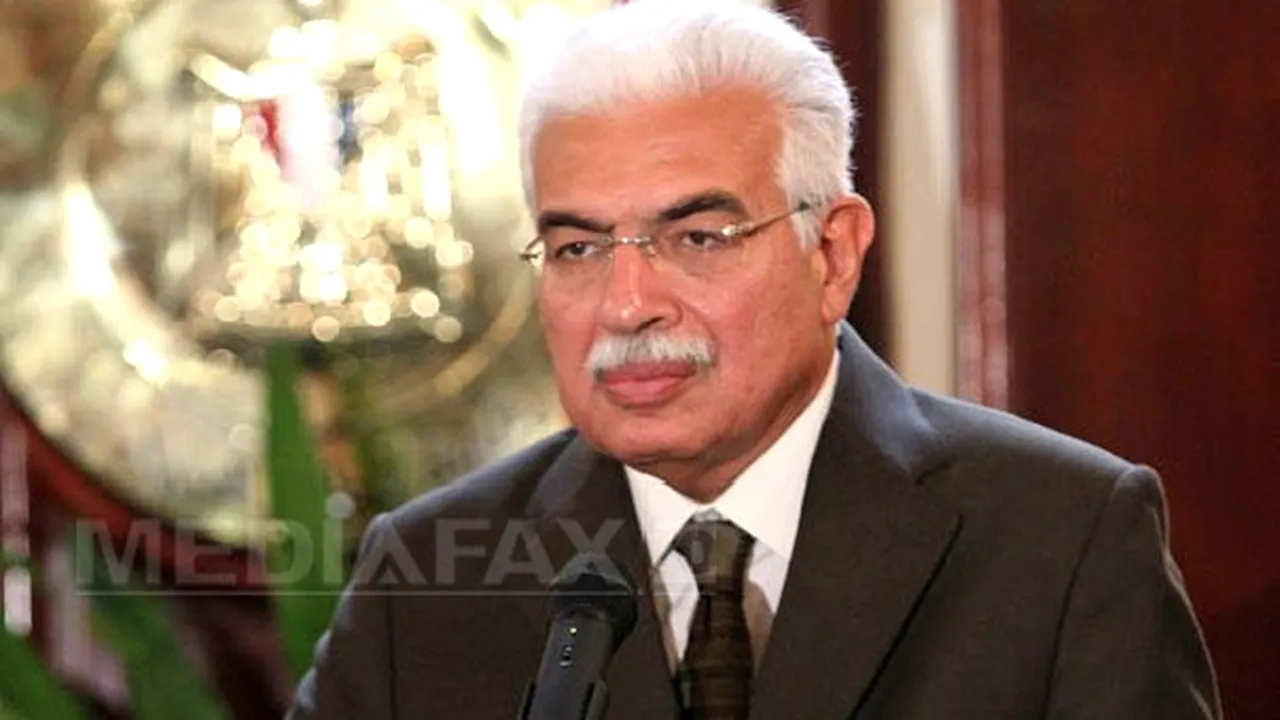 Fostul premier egiptean Ahmed Nazif a fost condamnat la trei ani de închisoare