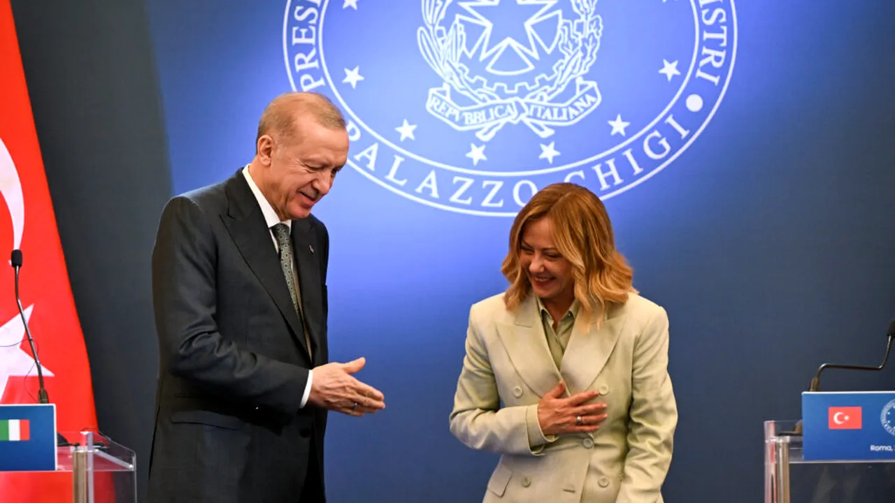Summitul privind Fâșia Gaza din Egipt are o nouă misiune: s-o convingă pe Giorgia Meloni să se lase de fumat / „Nu vreau să omor pe cineva”, a spus Meloni
