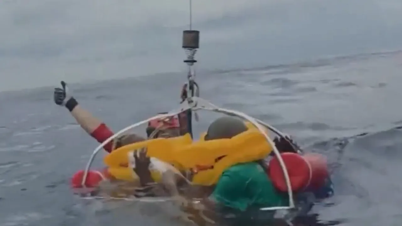 Pilot erou după o amerizare dramatică în Atlantic: a salvat 10 pasageri după pierderea motoarelor