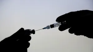 Administraţia SUA analizează posibilitatea accesului prioritar al unor grupuri la un eventual vaccin