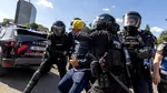 10 arestări și 14 propuneri de arestare preventivă după descinderea poliției la cei implicați în violențele din Piața Victoriei