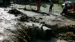 Pod provizoriu, luat de ape în Bacău. Trei localități au rămas izolate