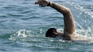 Preşedintele georgian a înotat în Marea Neagră şi a pozat la bustul gol