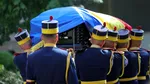 Fostul preşedinte Ion Iliescu este înmormântat astăzi, cu onoruri militare / Ion Iliescu părăsește pentru ultima dată Palatul Cotroceni / Începe slujba de înmormântare