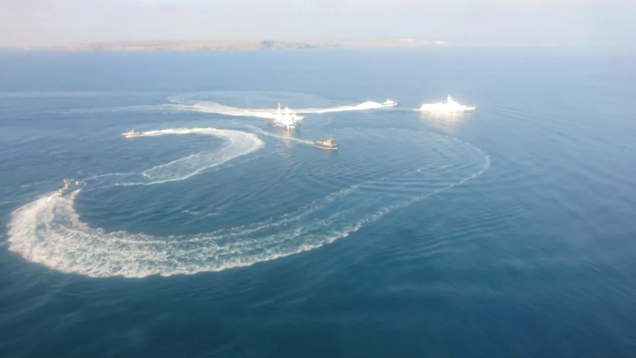 Nou incident în Strâmtoarea Kerci din Marea Neagră: Două nave au luat foc. Bilanţul victimelor | VIDEO 
