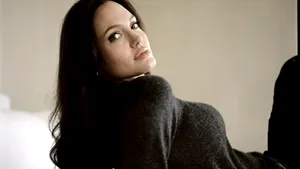 Angelina Jolie o înlocuieşte pe Charlize Theron în filmul 