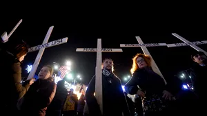 Noi PROTESTE în Capitală şi în mai multe judeţe faţă de legile justiţiei/ În Piaţa Victoriei, prezenţi şi liderii Opoziţiei/ Forţele de ordine au securizat zona cu jandarmi călare/ Oamenii, în stradă la Cluj, Iaşi, Bistriţa şi Galaţi - FOTO, VIDEO