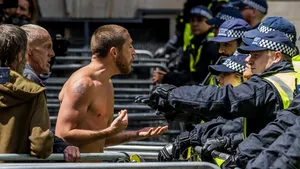 GALERIE FOTO | Violenţe la Londra, în cursul protestelor antirasism contestate de grupuri de extremă-dreapta