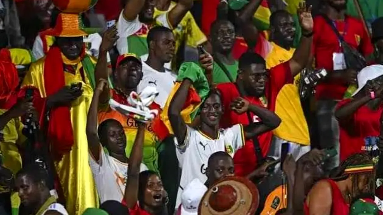 Echipa de fotbal din Guineea le cere fanilor să nu mai sărbătorească, după ce 6 fani au murit