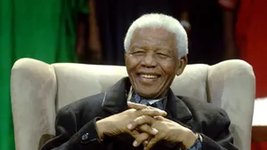 Nelson Mandela sărbătoreşte vineri 90 de ani (Galerie Foto şi Video)