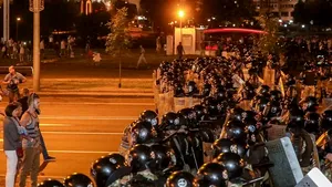 Proteste violente în Belarus după ce Lukaşenko şi-a asigurat al şaselea mandat. Cel puţin 10 persoane au fost arestate