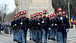 Incident, la parada de Ziua Naţională. Două persoane au încercat să forţeze filtrul jandarmilor din Piaţa Charles de Gaulle
